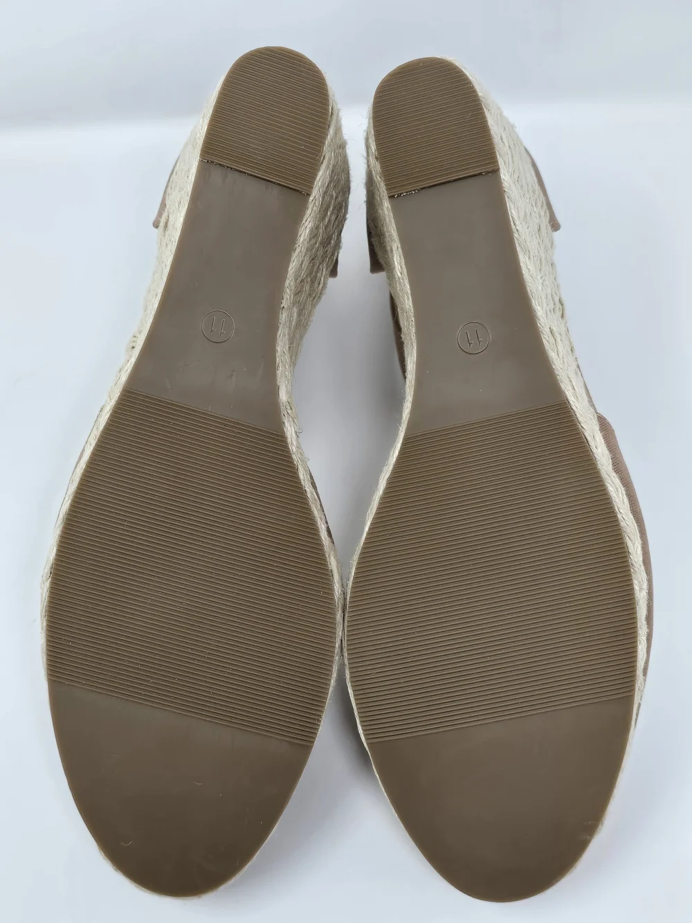 STUNNING QUALITY!! NEW IN BOX🏷 Closed-Toe Espadrille Wedge Sandals ☀️ (11)